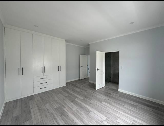 5 BEDROOM HOUSE FOR SALE IN SANDOWN